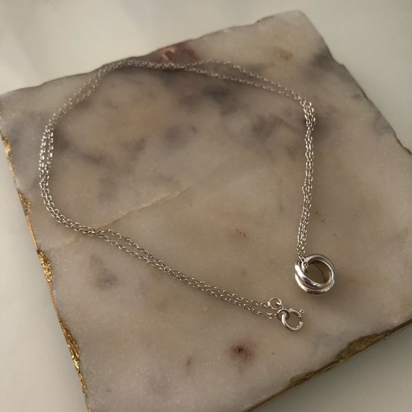 Dainty Silver Necklace with Intertwined Circles - Picture 2 of 5